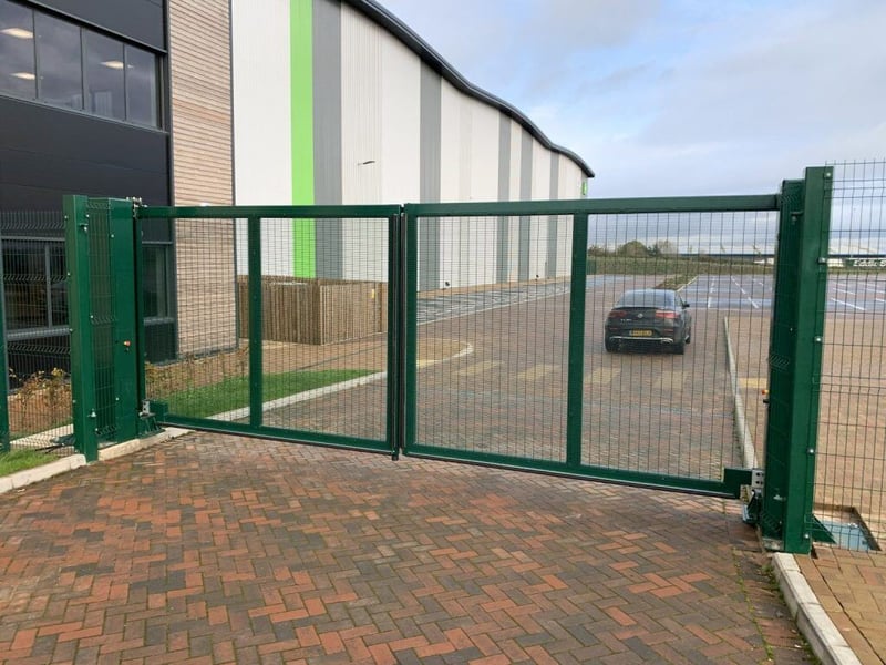 4Px-Auto-Swing-Gates-Leicester-3-1536x1152-1-1024x768
